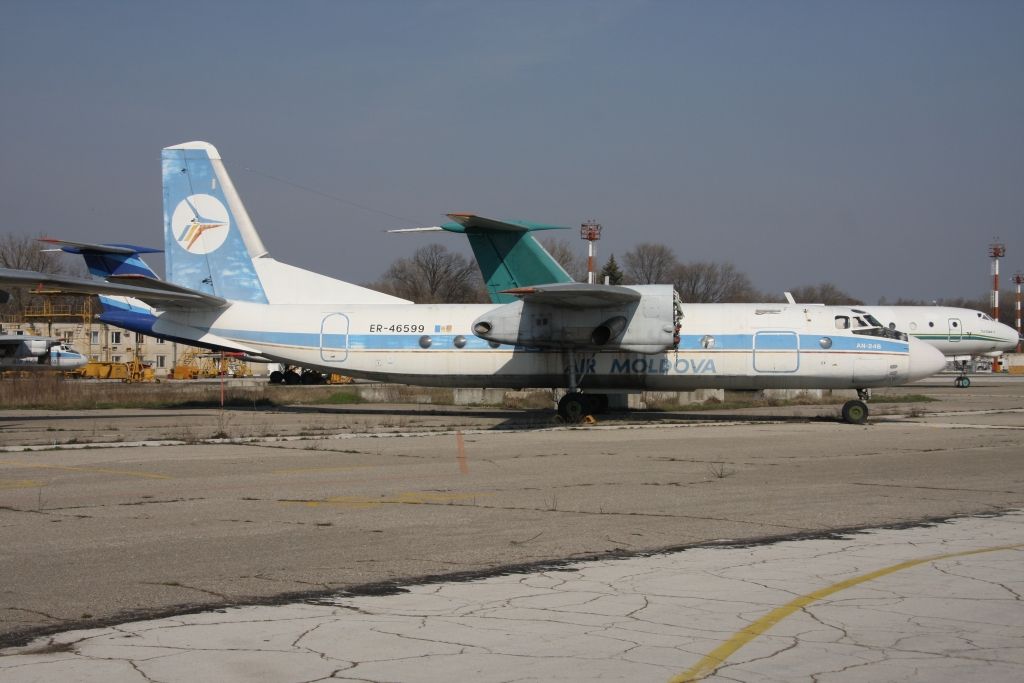AN-24B Air Moldova ER-46599 Bild fr-1062